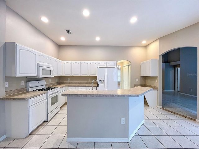 6813 REGENTS VILLAGE WAY, Apollo Beach, FL 33572