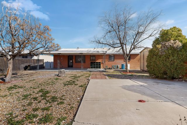 2613 San Isidro Street NW, Albuquerque, NM 87104