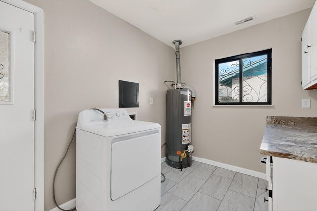 2613 San Isidro Street NW, Albuquerque, NM 87104