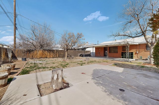 2613 San Isidro Street NW, Albuquerque, NM 87104