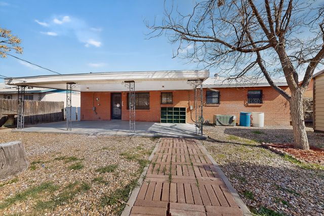 2613 San Isidro Street NW, Albuquerque, NM 87104