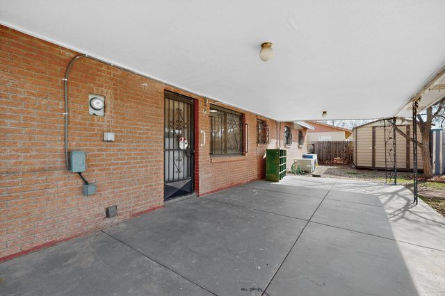 2613 San Isidro Street NW, Albuquerque, NM 87104