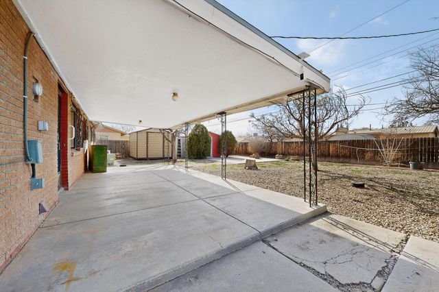 2613 San Isidro Street NW, Albuquerque, NM 87104