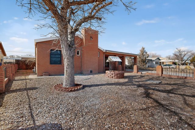 2613 San Isidro Street NW, Albuquerque, NM 87104