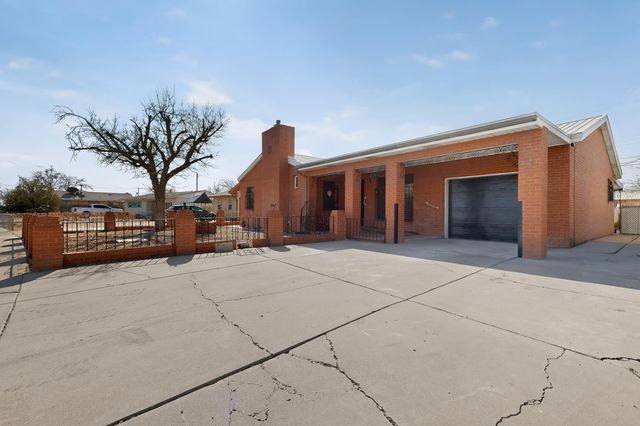 2613 San Isidro Street NW, Albuquerque, NM 87104