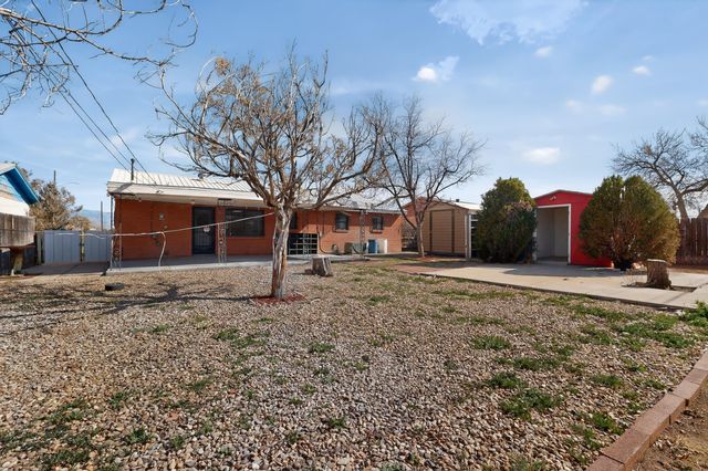 2613 San Isidro Street NW, Albuquerque, NM 87104