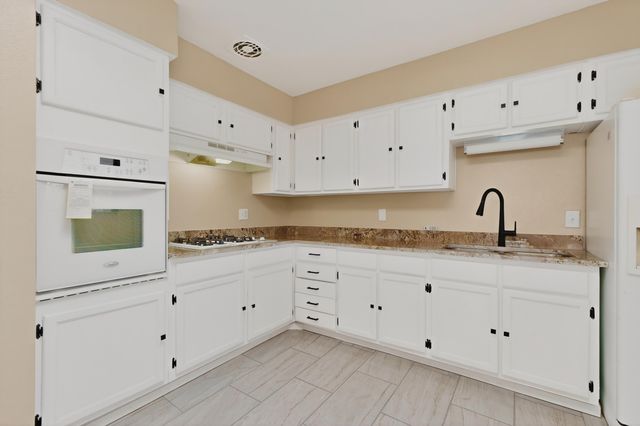 2613 San Isidro Street NW, Albuquerque, NM 87104