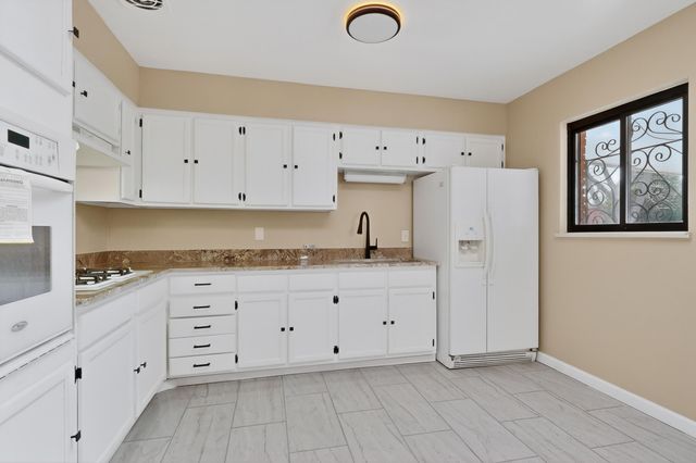 2613 San Isidro Street NW, Albuquerque, NM 87104