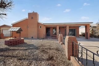 2613 San Isidro Street NW, Albuquerque, NM 87104