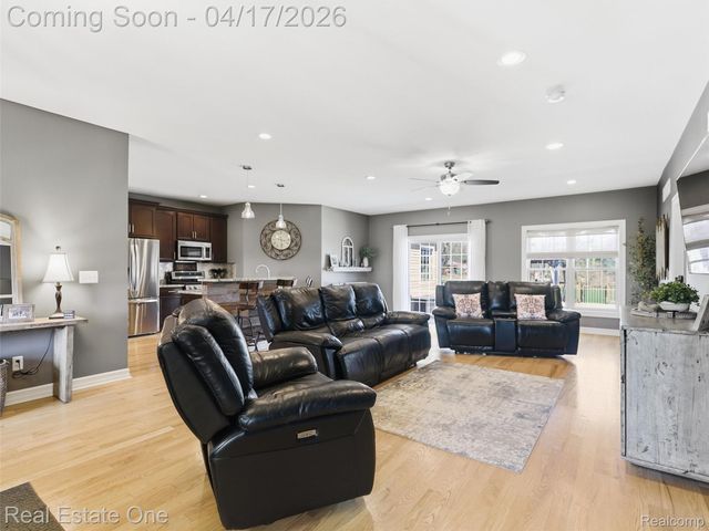 2385 S Sashabaw Road, Brandon Charter Township, MI 48462