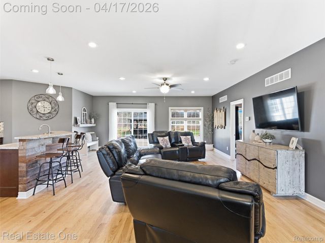 2385 S Sashabaw Road, Brandon Charter Township, MI 48462