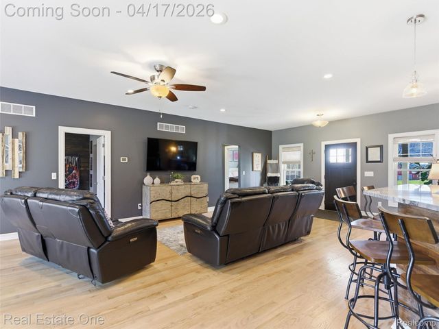 2385 S Sashabaw Road, Brandon Charter Township, MI 48462