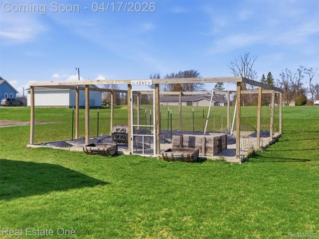 2385 S Sashabaw Road, Brandon Charter Township, MI 48462