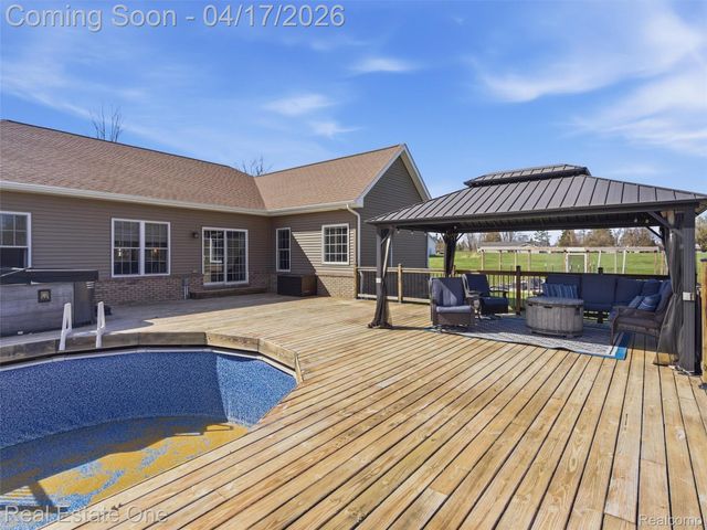 2385 S Sashabaw Road, Brandon Charter Township, MI 48462