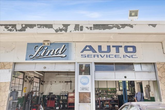 1030 W Touhy Avenue, Park Ridge, IL 60068