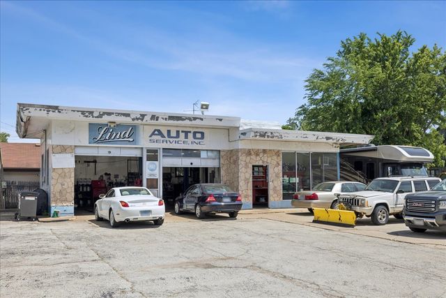 1030 W Touhy Avenue, Park Ridge, IL 60068