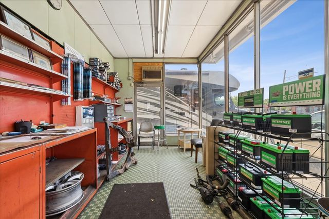 1030 W Touhy Avenue, Park Ridge, IL 60068