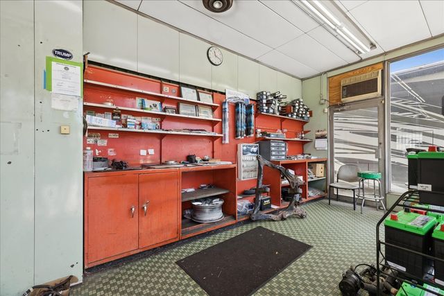 1030 W Touhy Avenue, Park Ridge, IL 60068