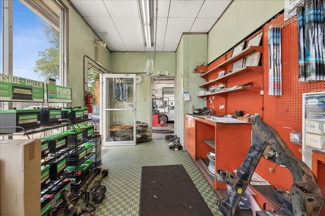 1030 W Touhy Avenue, Park Ridge, IL 60068