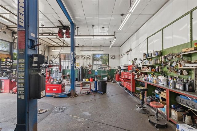1030 W Touhy Avenue, Park Ridge, IL 60068