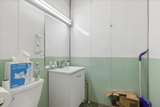 1030 W Touhy Avenue, Park Ridge, IL 60068