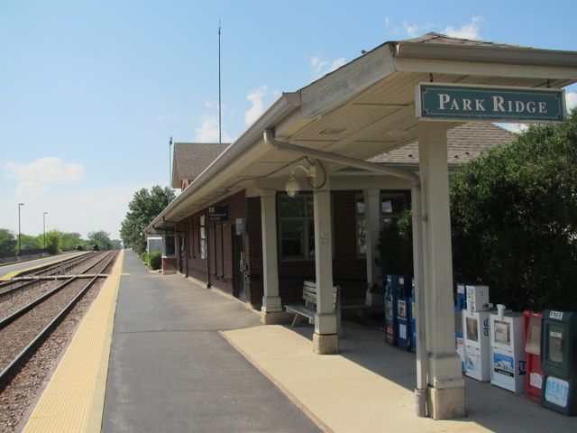1030 W Touhy Avenue, Park Ridge, IL 60068