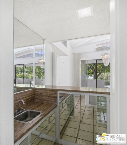 2450 Camino Vida, Palm Springs, CA 92264