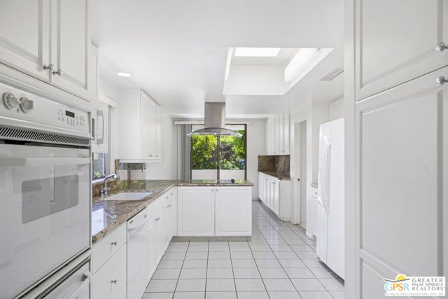 2450 Camino Vida, Palm Springs, CA 92264