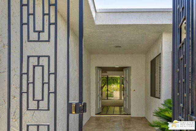 2450 Camino Vida, Palm Springs, CA 92264