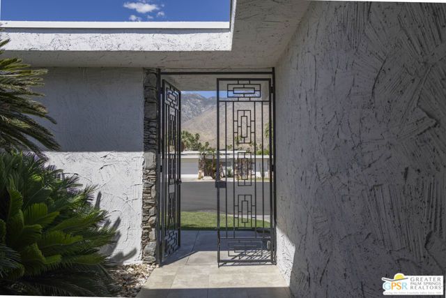 2450 Camino Vida, Palm Springs, CA 92264