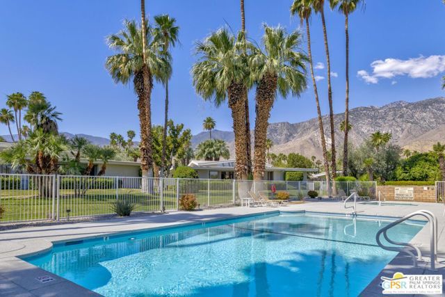 2450 Camino Vida, Palm Springs, CA 92264