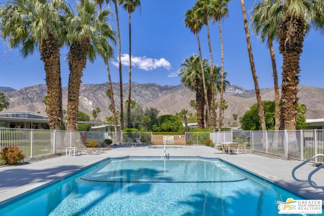2450 Camino Vida, Palm Springs, CA 92264