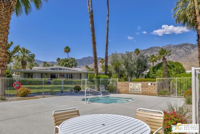 2450 Camino Vida, Palm Springs, CA 92264