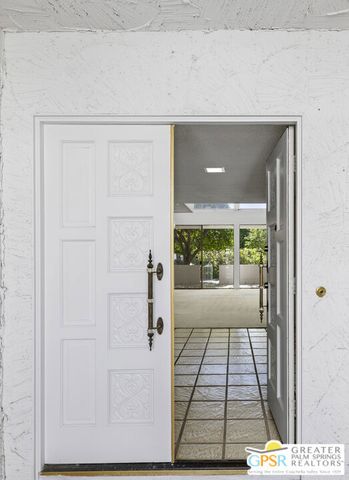 2450 Camino Vida, Palm Springs, CA 92264