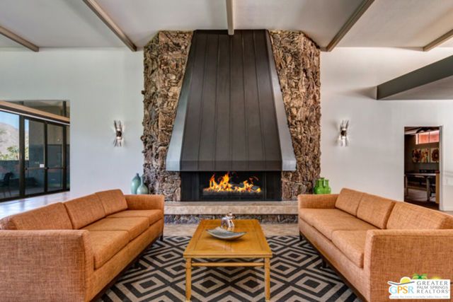 2450 Camino Vida, Palm Springs, CA 92264