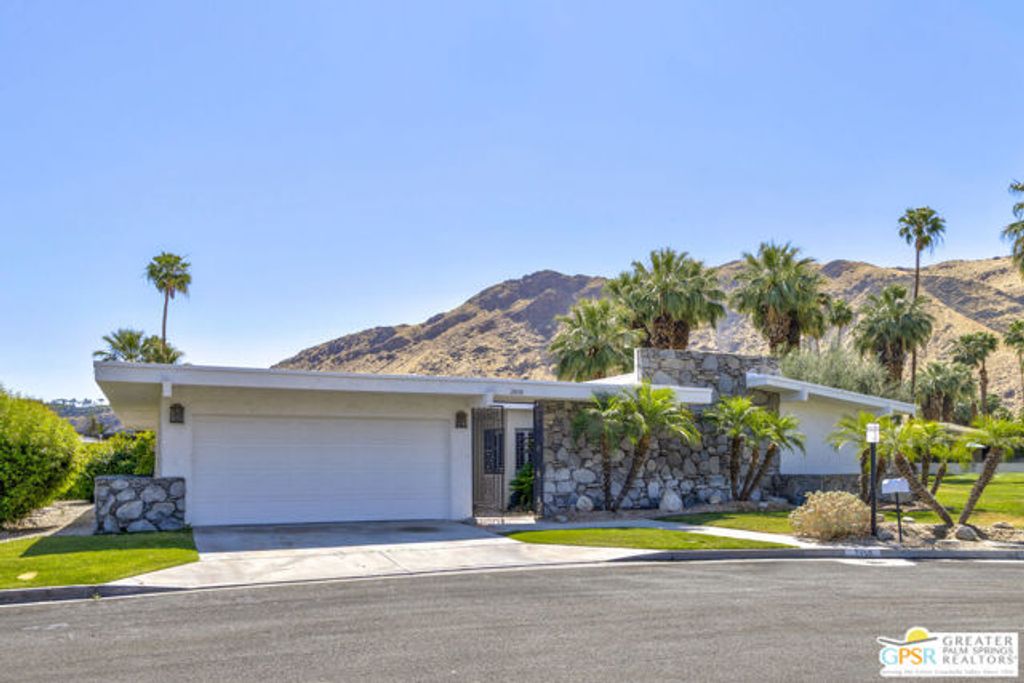 2450 Camino Vida, Palm Springs, CA 92264