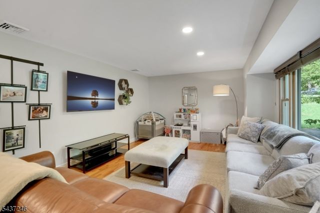 31 Fieldstone Dr, Ringwood Boro, NJ 07456