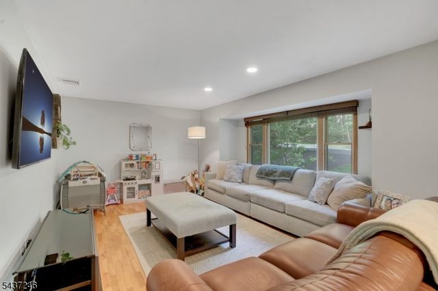31 Fieldstone Dr, Ringwood Boro, NJ 07456
