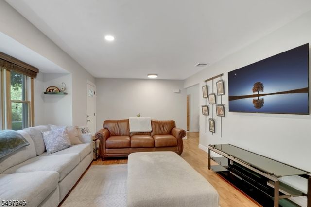 31 Fieldstone Dr, Ringwood Boro, NJ 07456