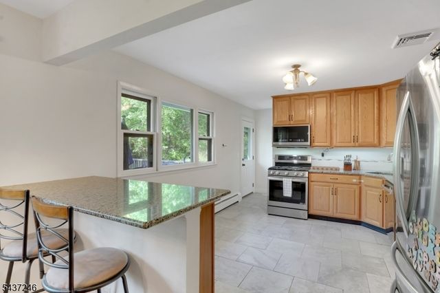 31 Fieldstone Dr, Ringwood Boro, NJ 07456