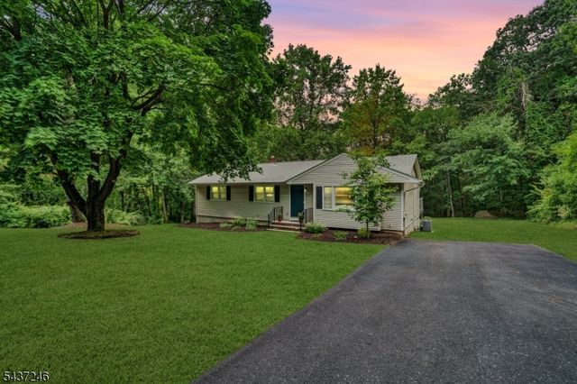 31 Fieldstone Dr, Ringwood Boro, NJ 07456