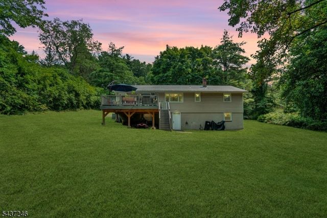 31 Fieldstone Dr, Ringwood Boro, NJ 07456