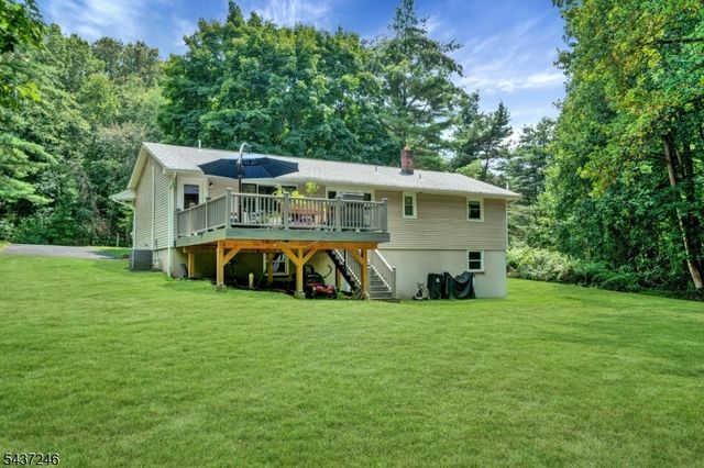 31 Fieldstone Dr, Ringwood Boro, NJ 07456