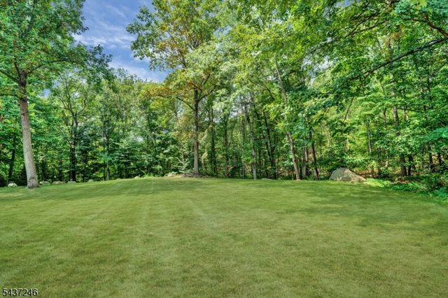 31 Fieldstone Dr, Ringwood Boro, NJ 07456