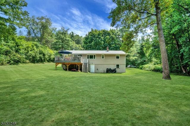 31 Fieldstone Dr, Ringwood Boro, NJ 07456
