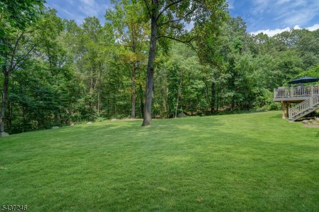 31 Fieldstone Dr, Ringwood Boro, NJ 07456