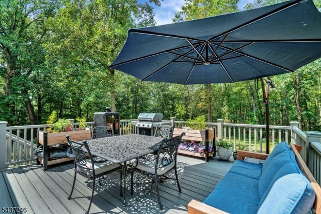 31 Fieldstone Dr, Ringwood Boro, NJ 07456