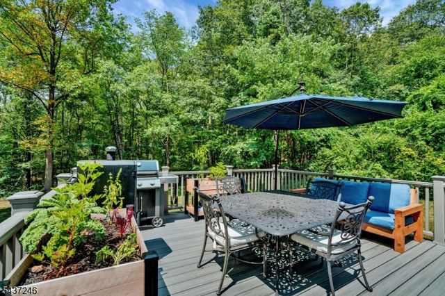 31 Fieldstone Dr, Ringwood Boro, NJ 07456