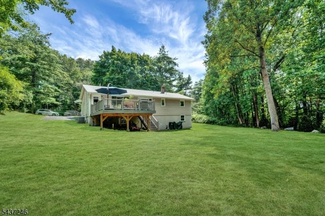 31 Fieldstone Dr, Ringwood Boro, NJ 07456