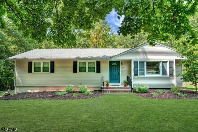 31 Fieldstone Dr, Ringwood Boro, NJ 07456
